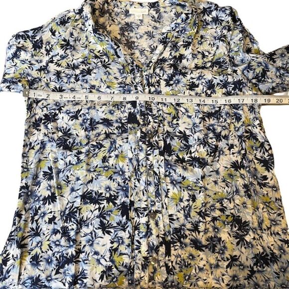 J Jill Women's Blouse Floral Print Navy White Green Crepe Light Size Medium - Picture 6 of 9